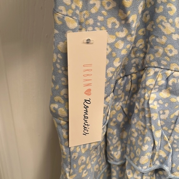 Urban Romantics brand size L pullover sleeveless top-NWT - Picture 6 of 6